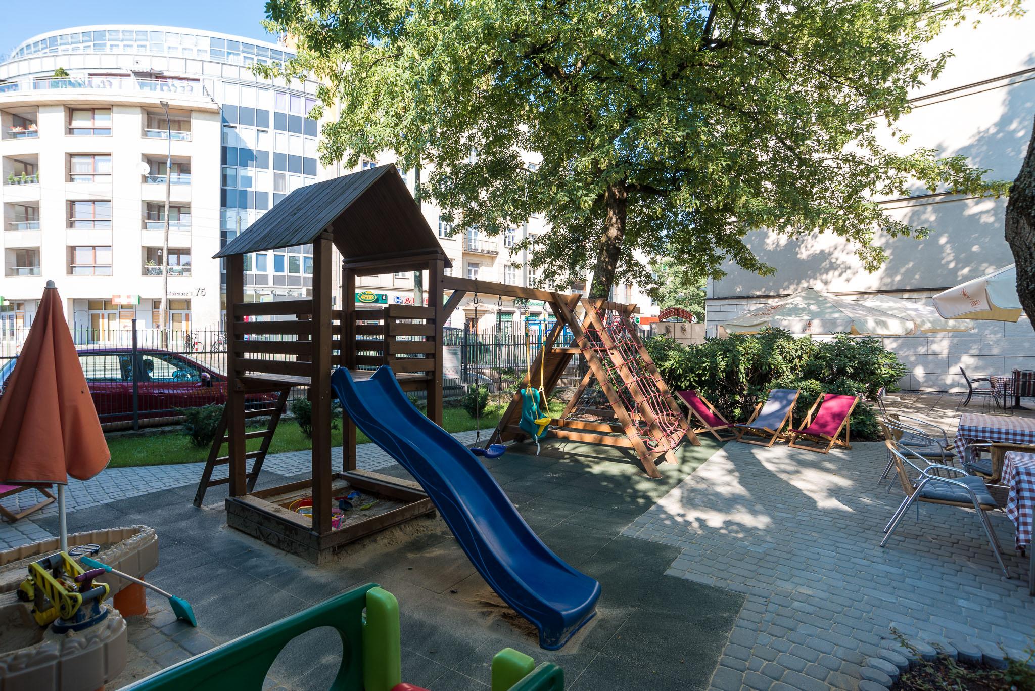 尼必斯基艺术水疗酒店 克拉科夫 外观 照片 Playground at the International School of Paris